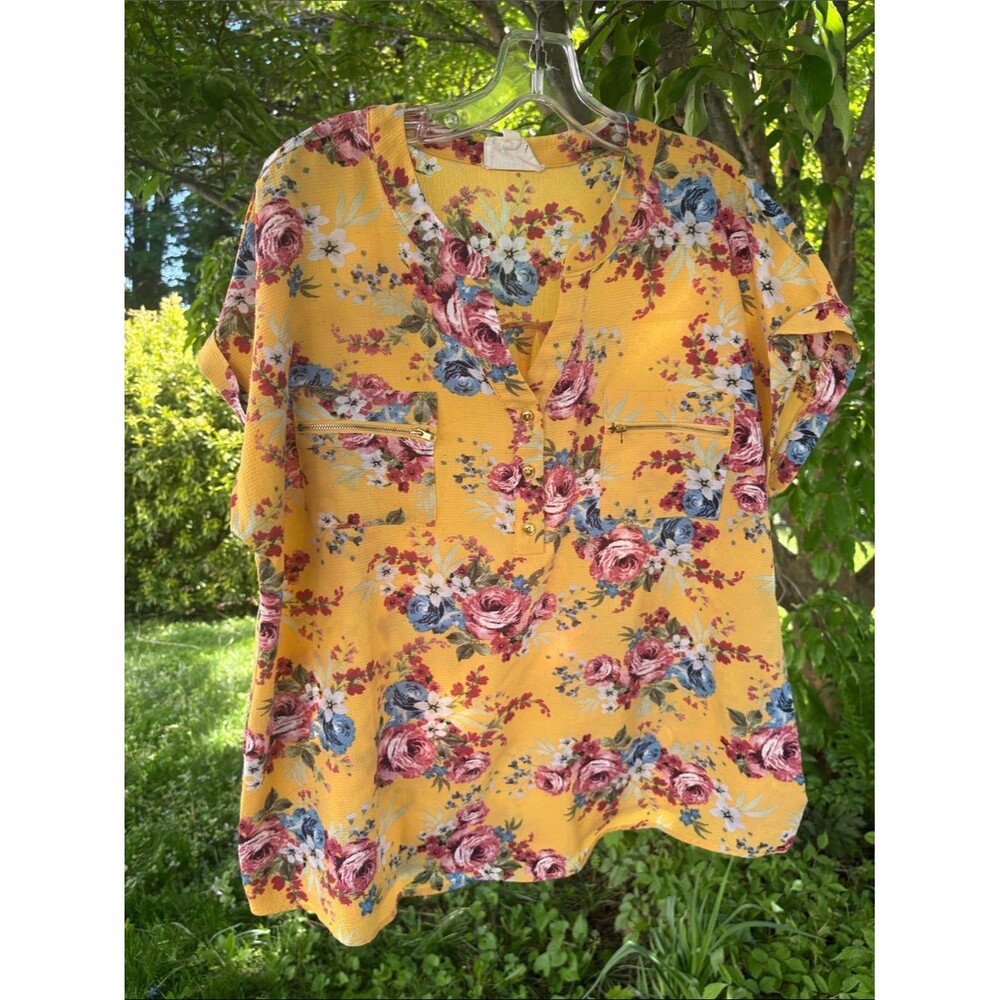 Women's Floral V-Neck Short Sleeve Blouse in bright Yellow